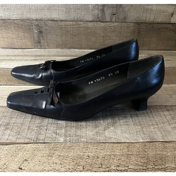 Stuart Weitzman Black Square Toe Black Low Pump with Bow Size 9 1/2 - Picture 2 of 6